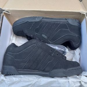 DVS Shoe Company Skateshoes